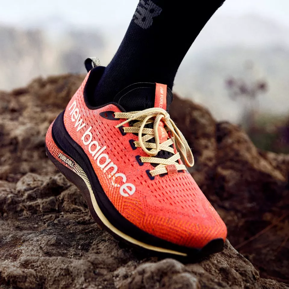 New Balance FuelCell Supercomp Trail upper