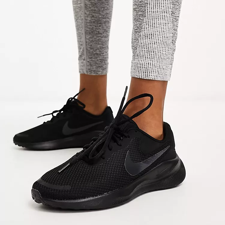 Nike Revolution 7 upper review